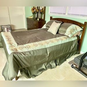 Queen Size Green & Brown Satin Look Comforter, Pillow Shams & Bedskirt